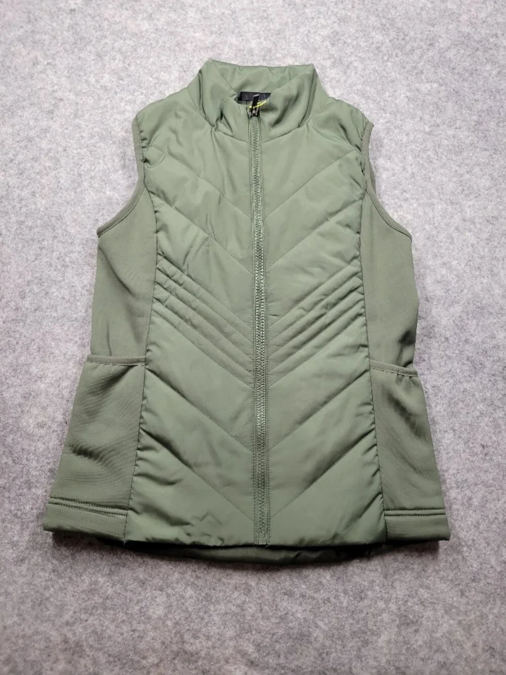 All In Motion girls vest size 10/12 green new with tags